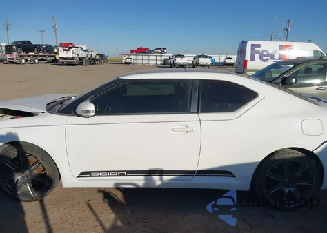 2014 Scion Tc Monogram z USA, uszkodzony, nr VIN JTKJF5C76E3084090